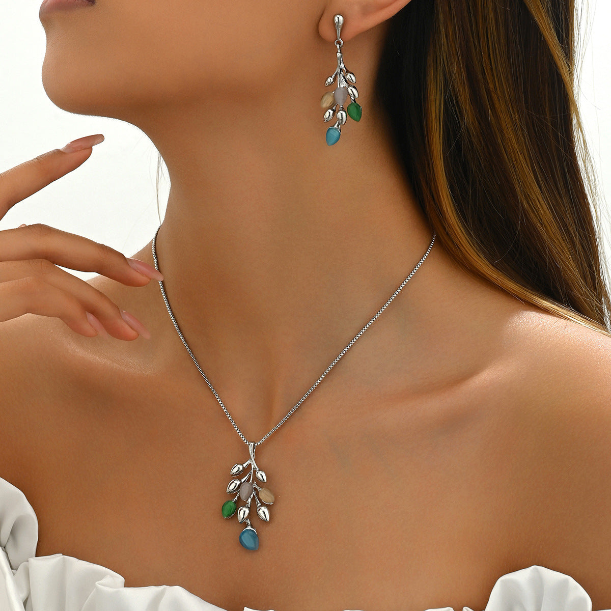 Women's Necklace With Earrings Set