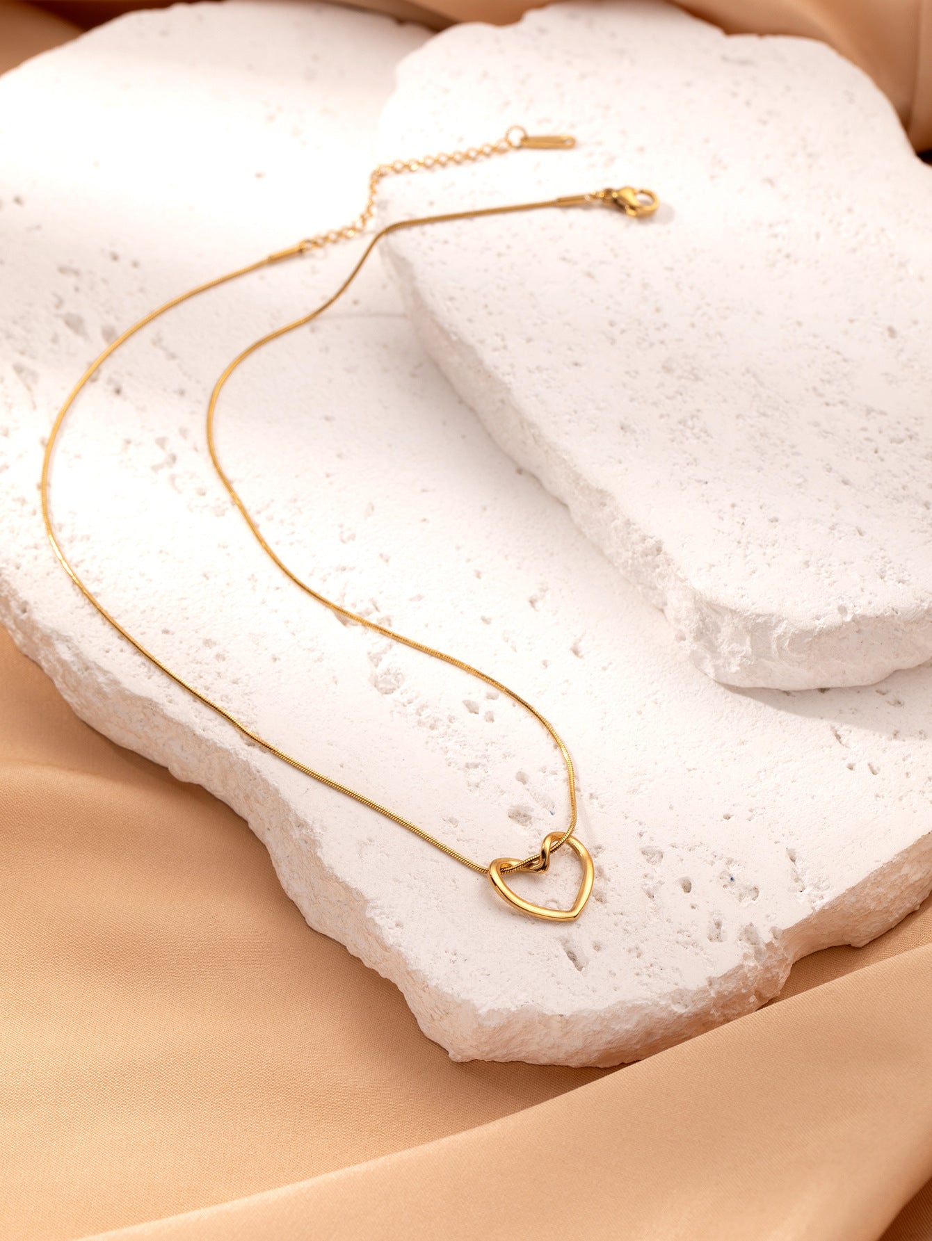 Women Simple Necklace With Heart Pendant