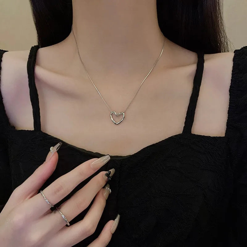 Women Simple Necklace With Heart Pendant