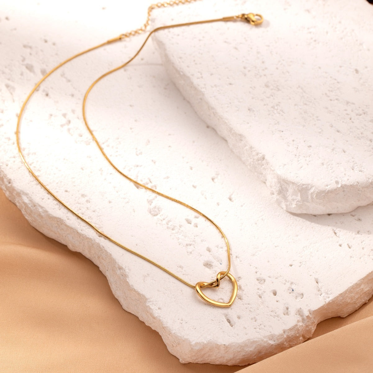 Women Simple Necklace With Heart Pendant