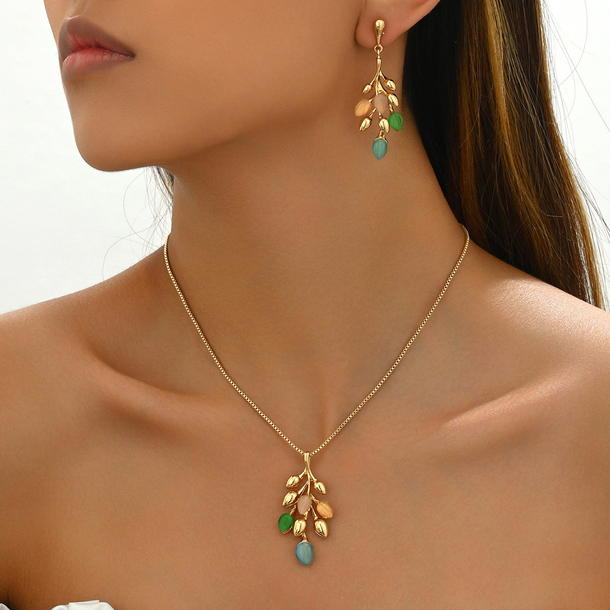 Women's Necklace With Earrings Set