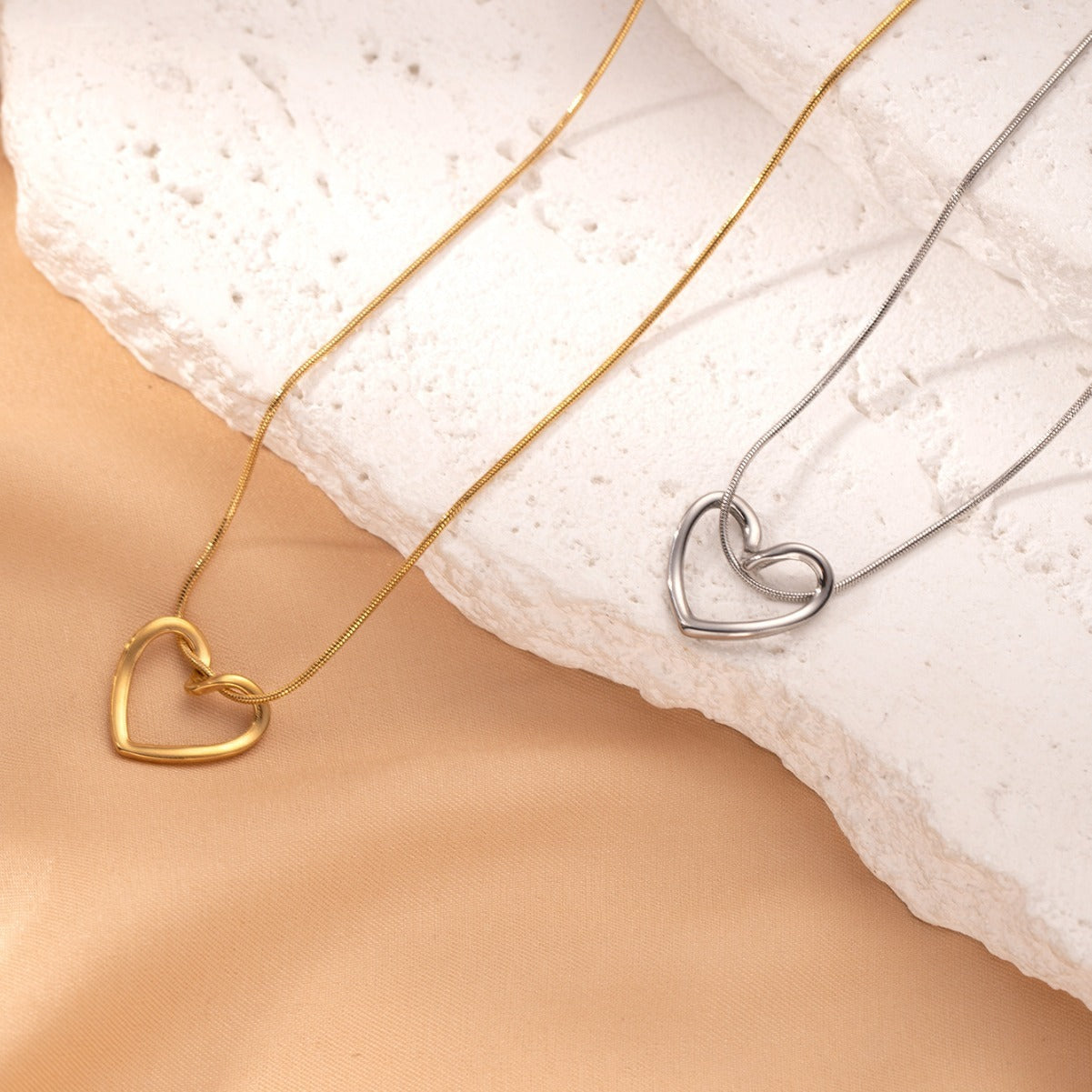 Women Simple Necklace With Heart Pendant